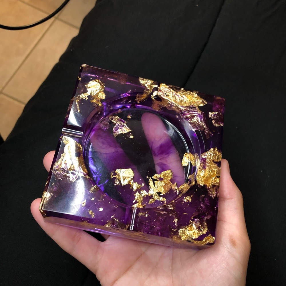 ashtray purple with gold flakes